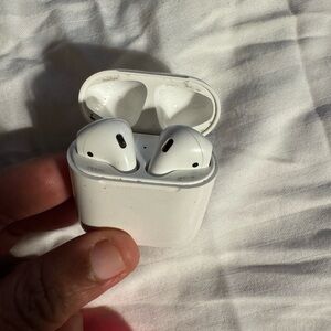 Apple White Wireless Earbuds
